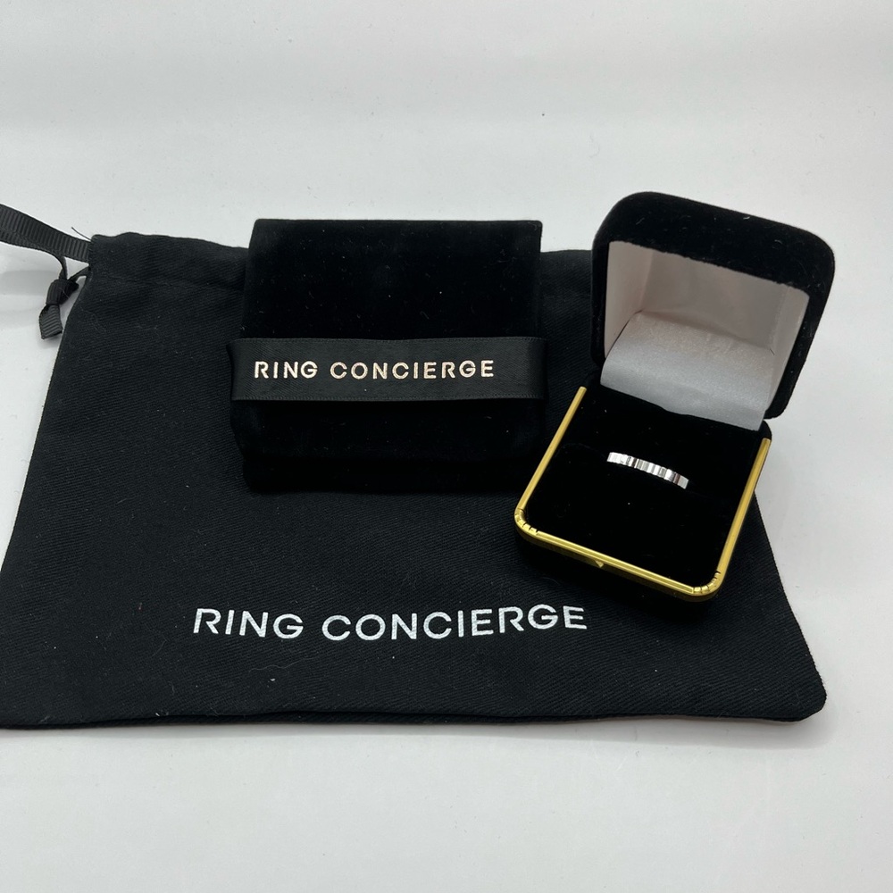 Ring Concierge Fluted White Gold Stackable Ring Size 6
